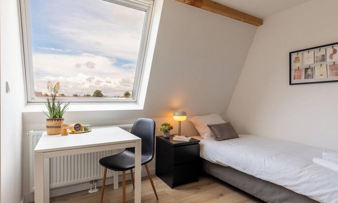 Tilburg House | Perfect room for a Relaxed Stay in the City with free street-parking.