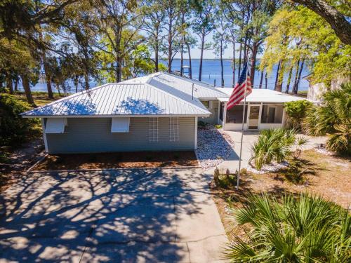 Panacea House | Perfect Summer Vacation/Waterfront Property/Bay Views/Ocean Views/Boat Dock/Kayak/Dog Friendly!
