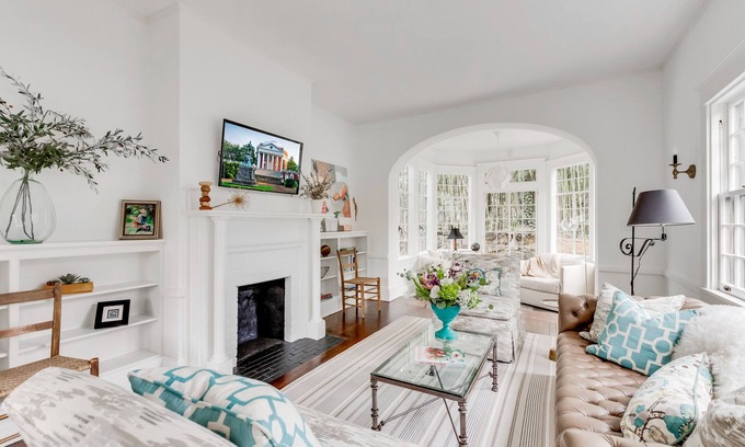 Jefferson Park Avenue House | Perfect UVA Location | Historic Boone-White House
