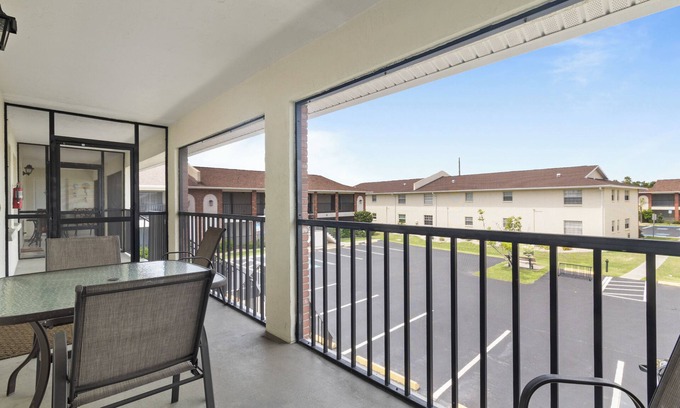 Englewood South Condo | Perfectly Located Condo, Heated Pool, Minutes to Beach