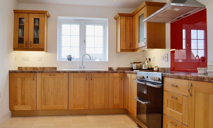 Hucclecote House | Perfectly Located for Exploring Cheltenham