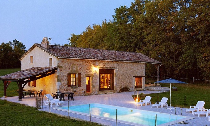 Biron House | Périgord house with private swimming pool in the middle of unspoiled nature.