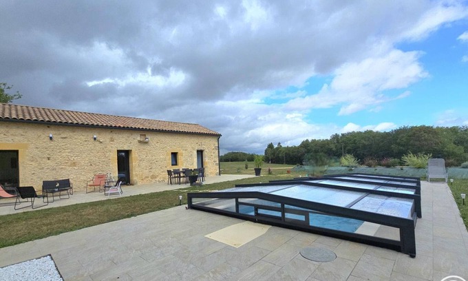 Lanquais Cottage | Perigord House with Private Pool and Air Conditioning