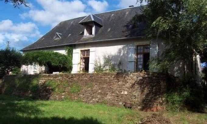 Jumilhac-le-Grand House | Périgord-Limousin, beautiful village house in a garden at the foot of the castle