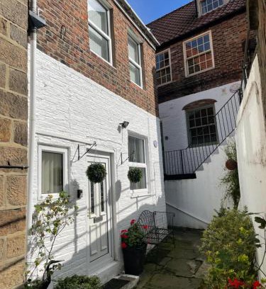 Whitby House | Periwinkle Cottage, Whitby