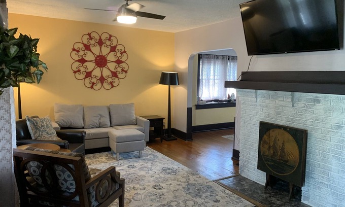 Dayton House | Periwinkle Palace relax close to downtown