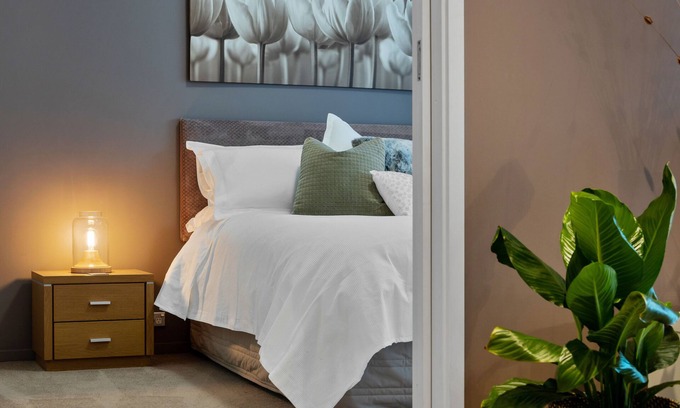 East Perth Apartment | PERTH CITY CENTRE - CORPORATE APARTMENT incl WIFI, Smart TV, Pool & U/C Parking