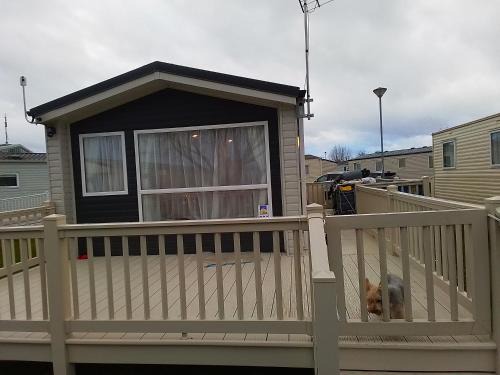 Clacton-on-Sea Other | PET FREE family mobile Home sleeps 8 with large secured decking Sea wick holiday park