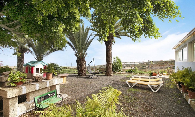 Arico Villa | Pet-Friendly Vacation Home 'Casa Bailon 1' with Mountain View