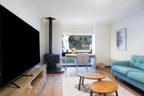 Shenton Park House | Pet Friendly 2BR Family home in Shenton Park