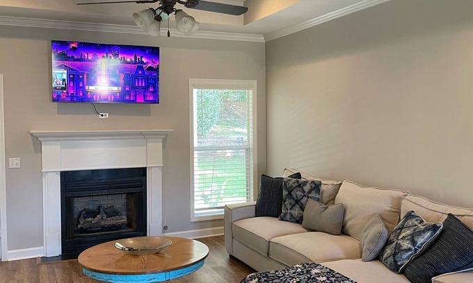 College Hill House | Pet-friendly 3 bed house close to the university.