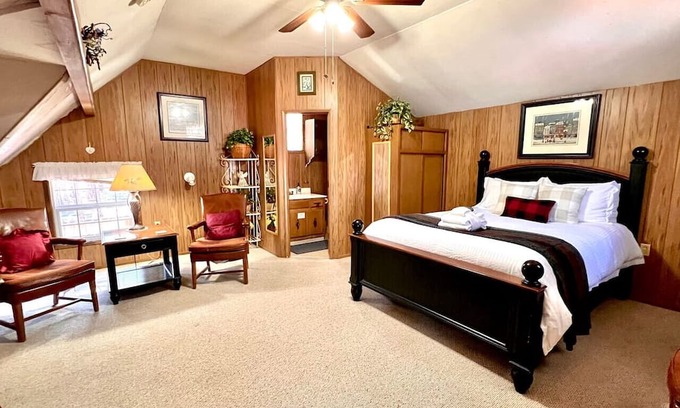 Bijou Pines Cabin | Pet-Friendly 3BR | Near Heavenly | Fenced Yard!