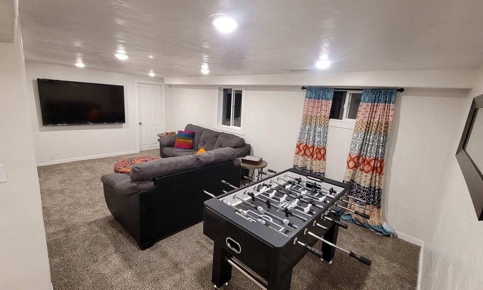 South Ogden House | Pet Friendly 5 Bed Home with Waffle Breakfast!