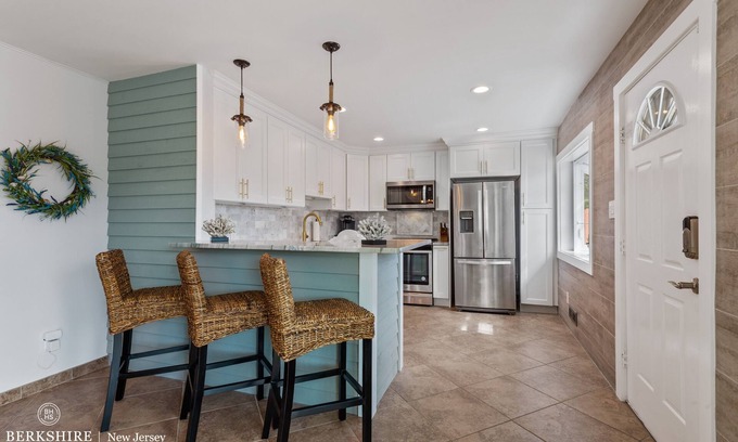 Mantoloking House | Pet friendly beach getaway! Extended stay discounts!