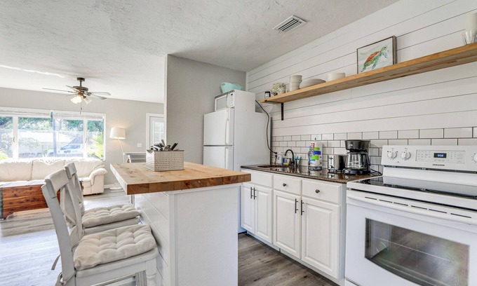 River District House | Pet-Friendly Bradenton Home: 3 Mi to Riverwalk!