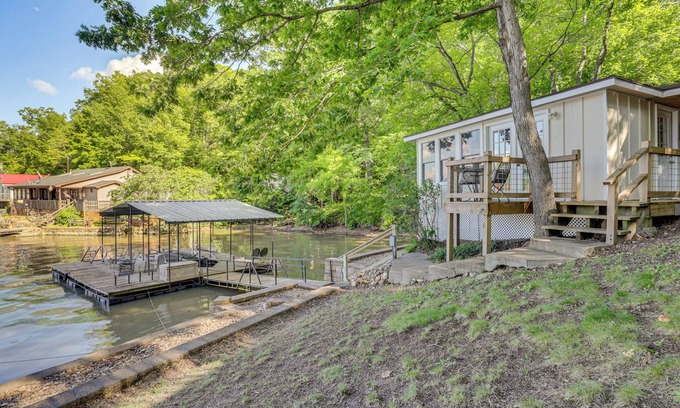 Edwards Cabin | Pet-Friendly Cabin w/Dock & Lake Views in Edwards