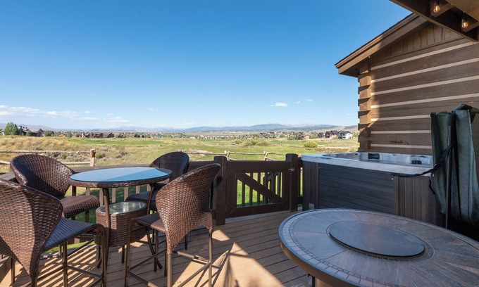 Grand Elk Ranch Cabin | Pet-friendly cabin w/hammock & hot tub