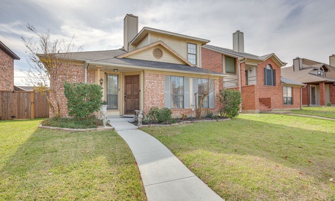 North Central Carrollton House | Pet-Friendly Carrollton Home w/Fenced Backyard!