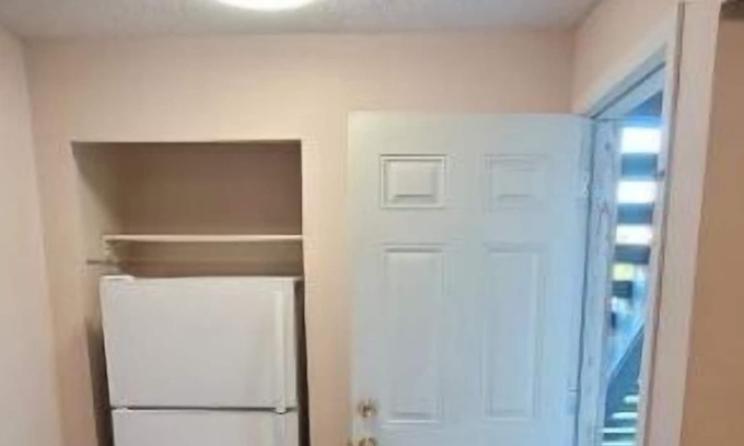 Fraserview Apartment | Pet Friendly + Close to airport + Downtown