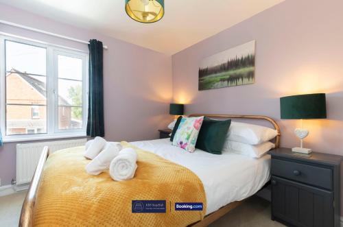Stonehouse House | Pet Friendly Cottage By KBS Stayhub Short Lets & Serviced Accommodation Stonehouse With Log Fire, Parking