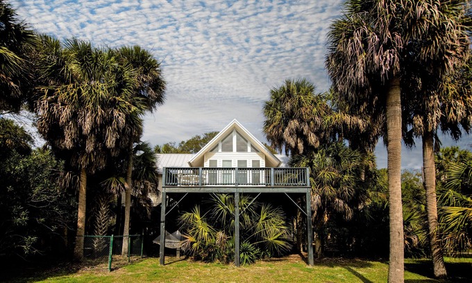 Edisto Island House | Pet Friendly Cottage w/Fenced Yard; Ocean Views from Sun Deck; Easy Beach Access; CableTV/WiFi