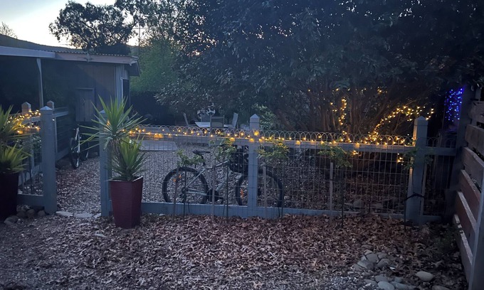 Bright Cottage | Pet friendly cottage in the heart of Bright. Park the car and walk everywhere!
