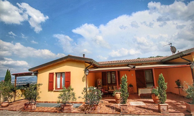 Bettona Cottage | Pet-Friendly Cottage with pool