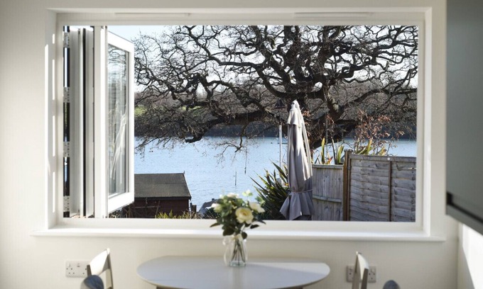 Fareham Apartment | Pet friendly direct water access 3bed sleeps 6