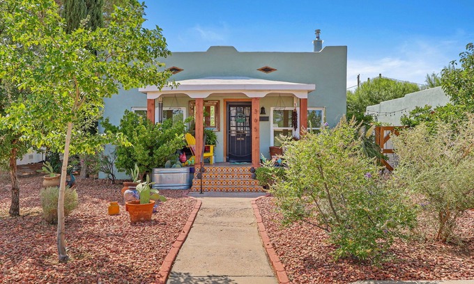 Las Cruces House | Pet Friendly, EV Charger, Great Backyard, Near DT, NMSU, & Mesilla