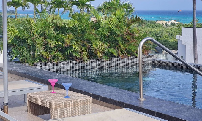 Luis Donaldo Colosio Condo | Pet-Friendly! Fast Wi-Fi, AC & Rooftop Pool!