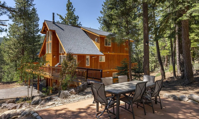 Truckee House | Pet-Friendly Family Chalet | Secluded Truckee Escape Near Lake, Trails & Downtow