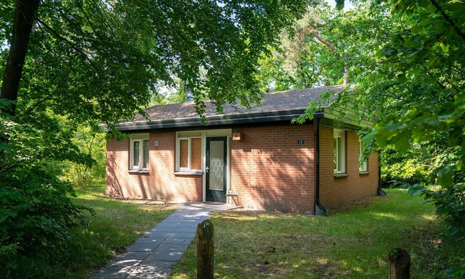 Krachtighuizen House | Pet-Friendly Forest Escape