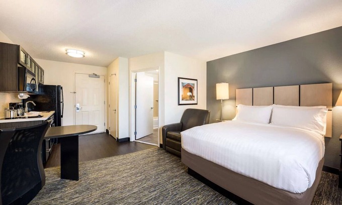 Braintree Hotel | Pet-Friendly Getaway in Boston | Kitchens & Laundry | South Shore Plaza