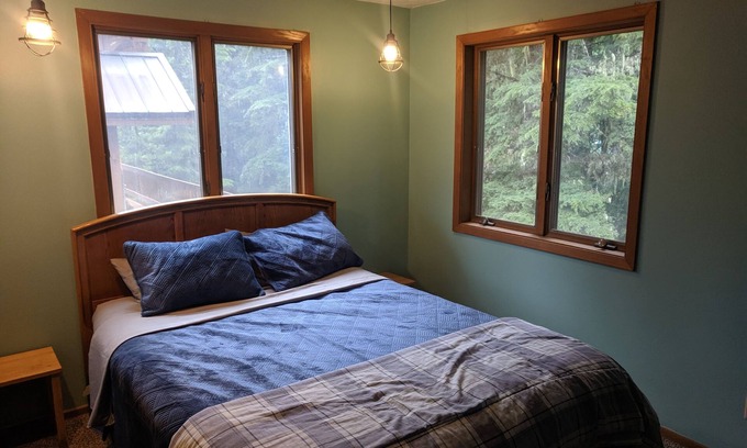Government Camp House | Pet-friendly Govy Mountain Chalet!