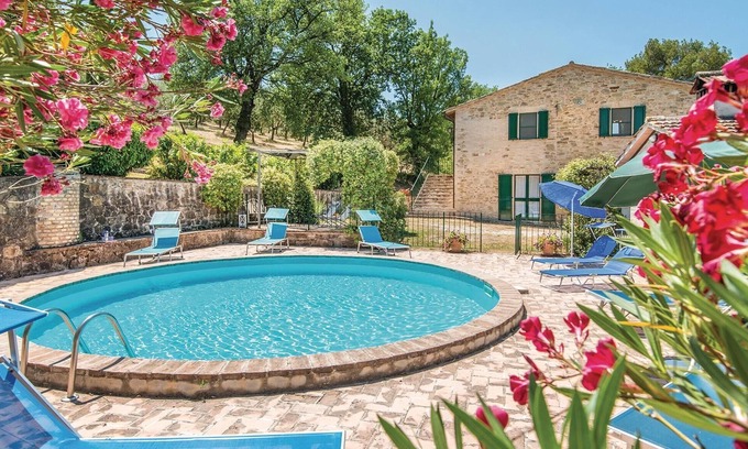 Bevagna House | Pet friendly home in bevagna (pg)