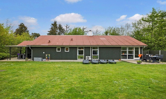 Skaven Strand House | Pet friendly home in Tarm with sauna