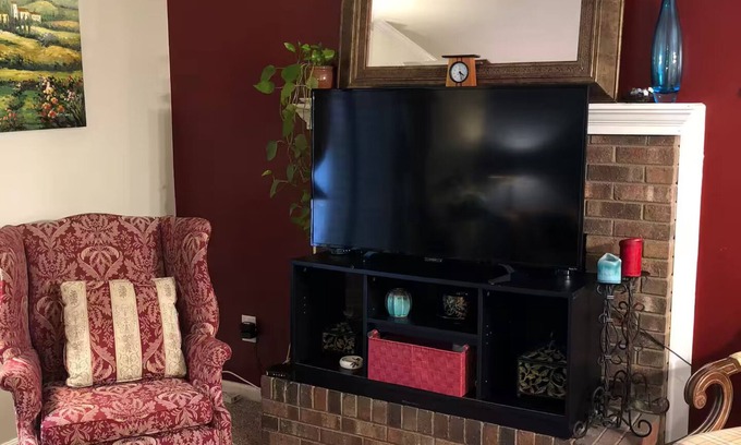 Southwest Raleigh Apartment | Pet friendly home near NCSU/Centennial/Meredith