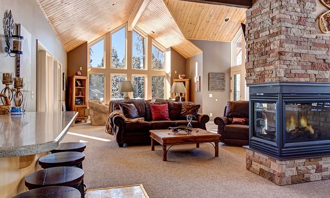 Weisshorn House | Pet Friendly/Hot Tub!/Walk or Bus to town