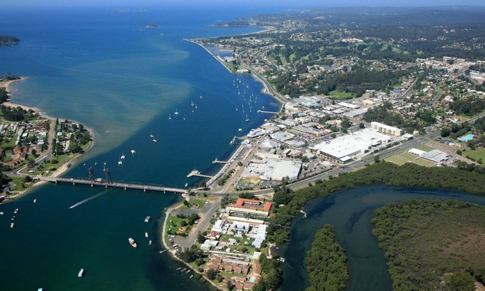 Batemans Bay House | Pet Friendly House Steps from Batemans Bay