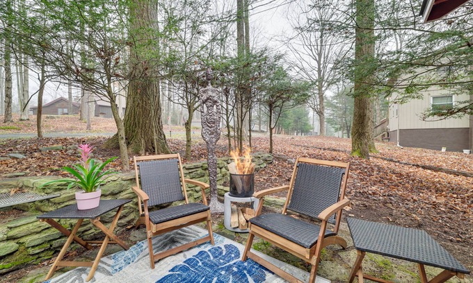 Greentown Cabin | Pet-Friendly Lake Ariel Cabin w/Pool, Near Skiing