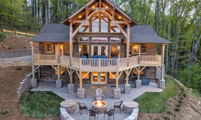 Asheville House | Pet Friendly Modern Mtn Cabin 2 King Master Suites Mtn Views