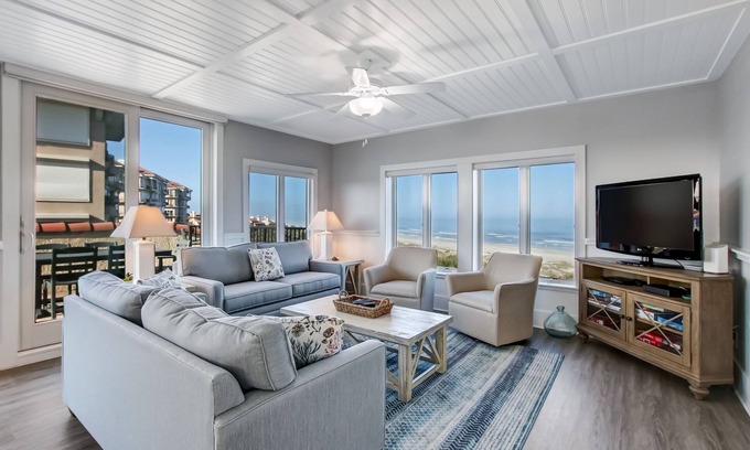 Fernandina Beach Condo | Pet Friendly | Oceanfront | Updated End Unit Sea Dunes | Spectacular Views | Beautifully Decorated