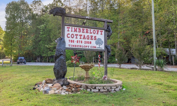 Sautee Nacoochee Cottage | Pet friendly only 4 miles from Beautiful Downtown Helen!