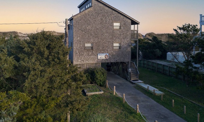 Ocean Isle Estates House | Pet Friendly Oceanfront Beach Box in Avon!