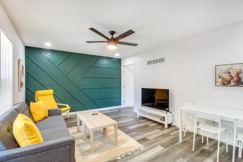 Lenexa Apartment | Pet-Friendly Overland Park Condo with Pool Access!