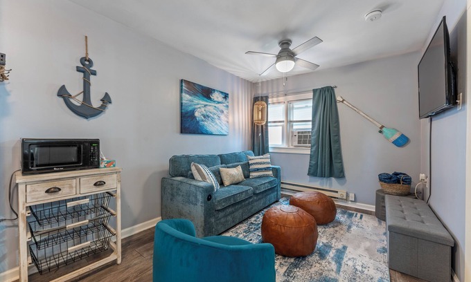 Cape May - Wildwood Condo | Pet Friendly/Private Porch/Tub + NFLX 1BR 1BA