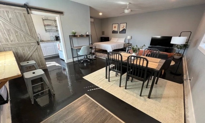 Redding Apartment | Pet Friendly Private Studio w/Fireplace & Parking