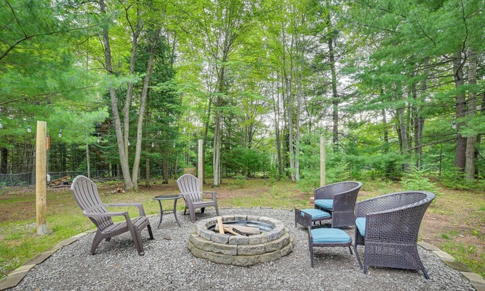 Prudenville Cottage | Pet-Friendly Prudenville Getaway w/ Fire Pit!