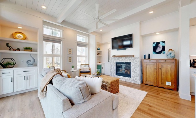 Port Aransas House | Pet Friendly, Resort Style Pools, Golf Cart Boardwalk to the Beach