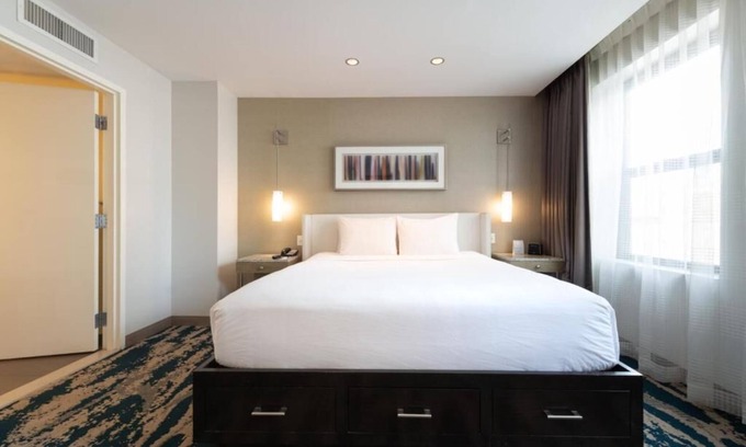 Near North Side Hotel | Pet-friendly Room w/Fitness Center! Short Walk to River North Spots!